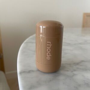 RHODE pocket blush
 
THE NATURAL FLUSH

Color: 
sleepy girl - soft mauve